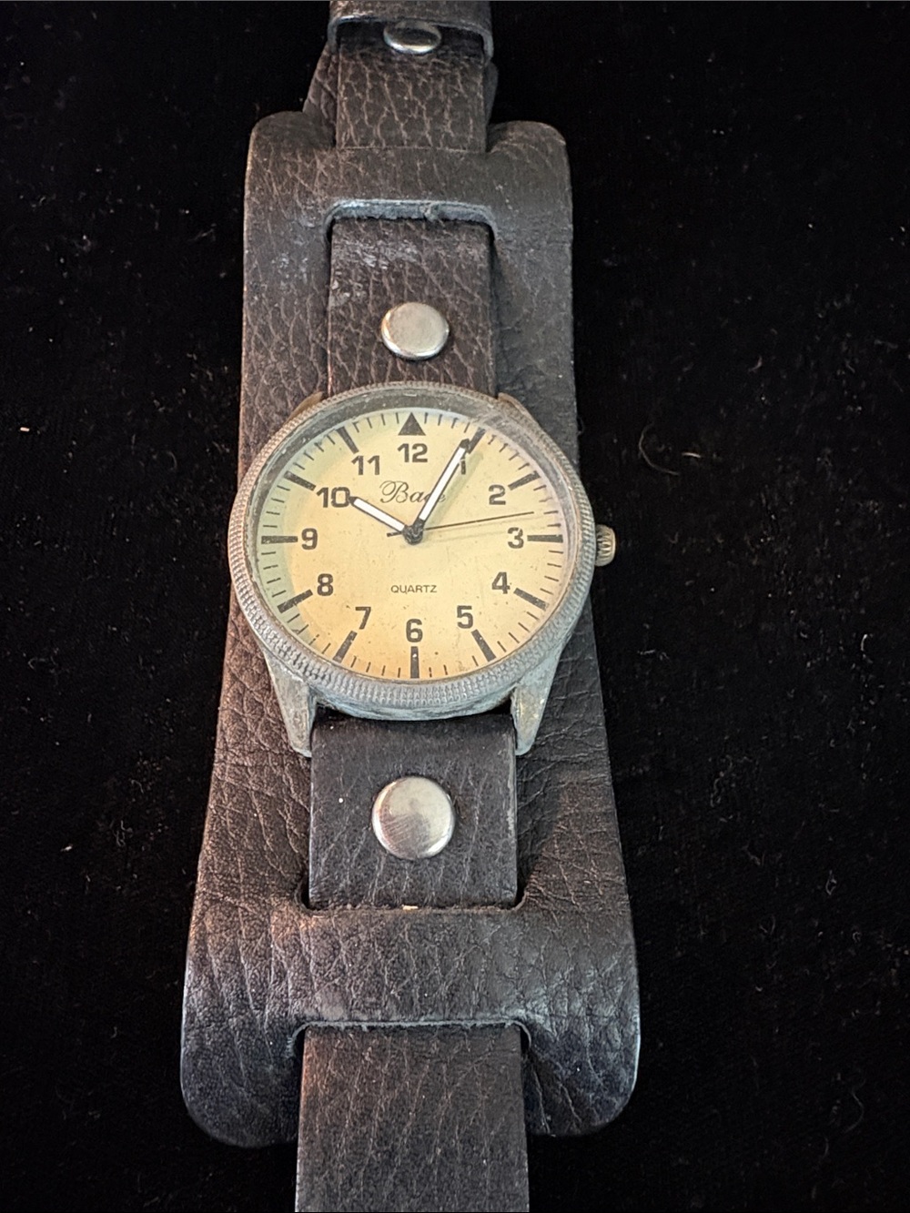 Analog Quartz Wristwatch with Wide Black Leather Cuff. Bade